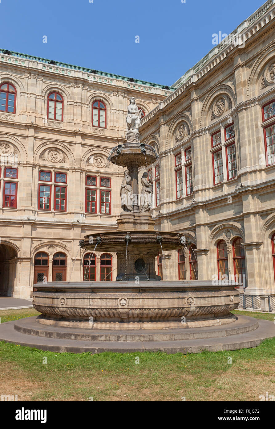 Fontaine d'Opéra national de Vienne (Wiener Staatsoper, vers 1869) à Vienne, Autriche Banque D'Images