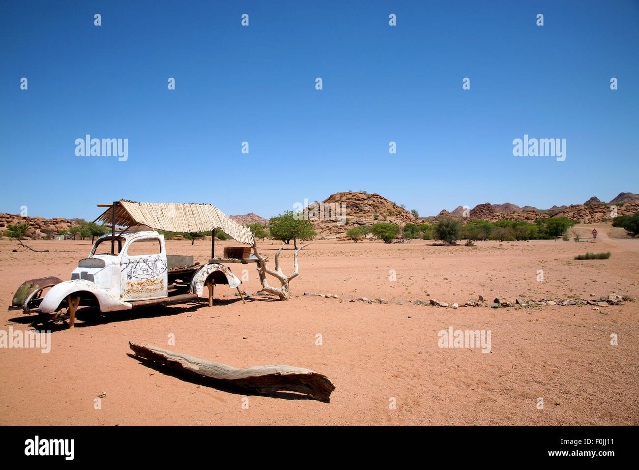 Épaves de voitures Vintage at Solitaire Ville, Sossusvlei dans le désert du Namib, Namibie, Afrique Banque D'Images