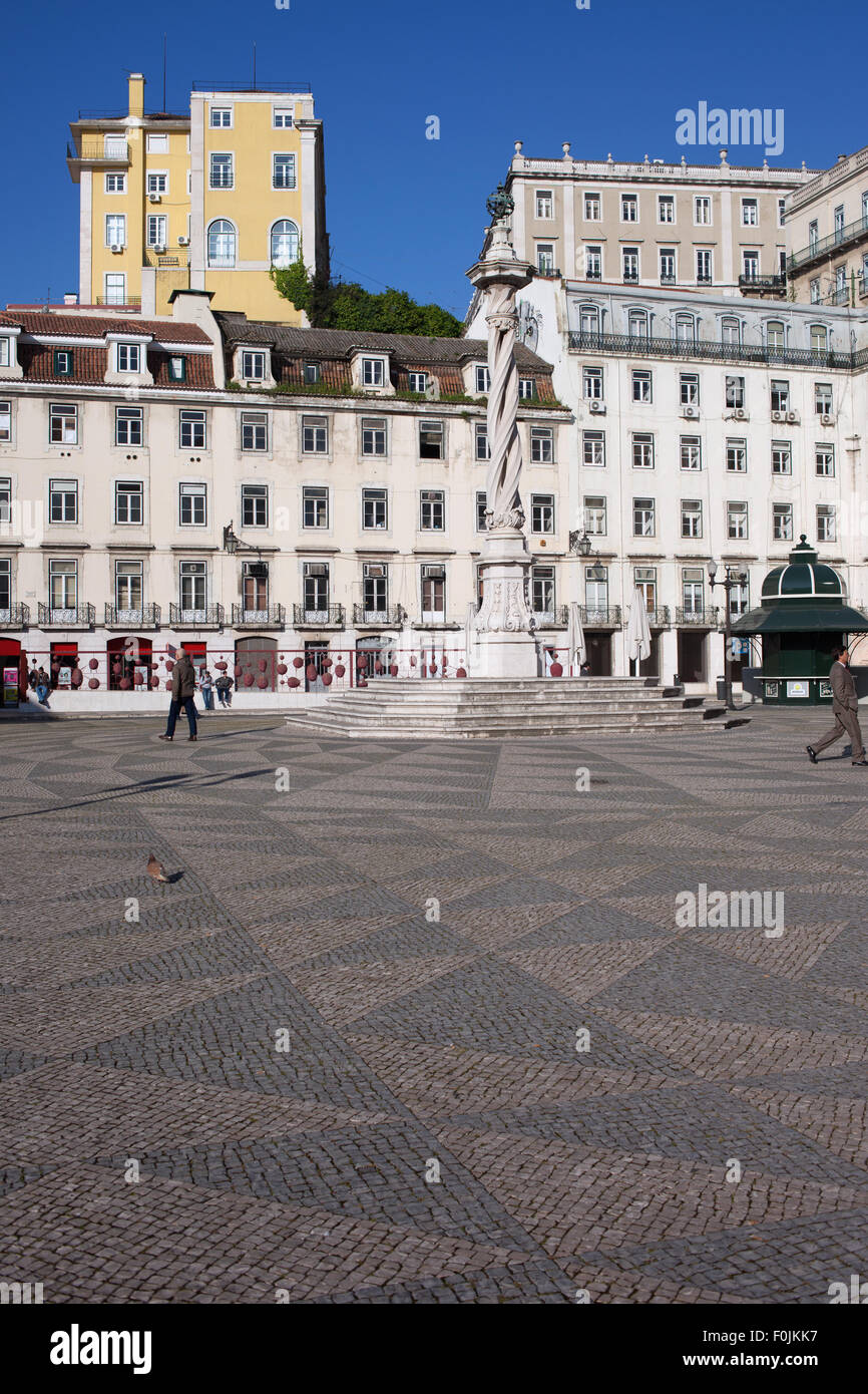 Portugal, Lisbonne, Municipal Square (Portugais : Praca Do Municipio) avec pilier du 18ème siècle appelé pelourinho - pilori Banque D'Images