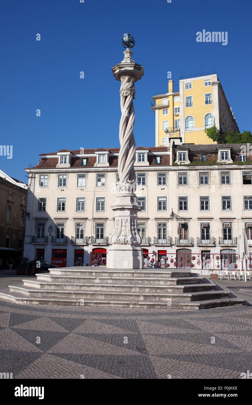 Portugal, Lisbonne, Municipal Square (Portugais : Praca Do Municipio) avec pilier du 18ème siècle appelé pelourinho - pilori Banque D'Images