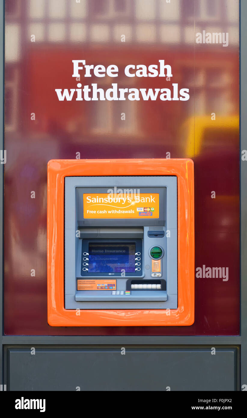 Sainsburys distributeur à l'extérieur d'un magasin à Lytham, Lancashire Banque D'Images