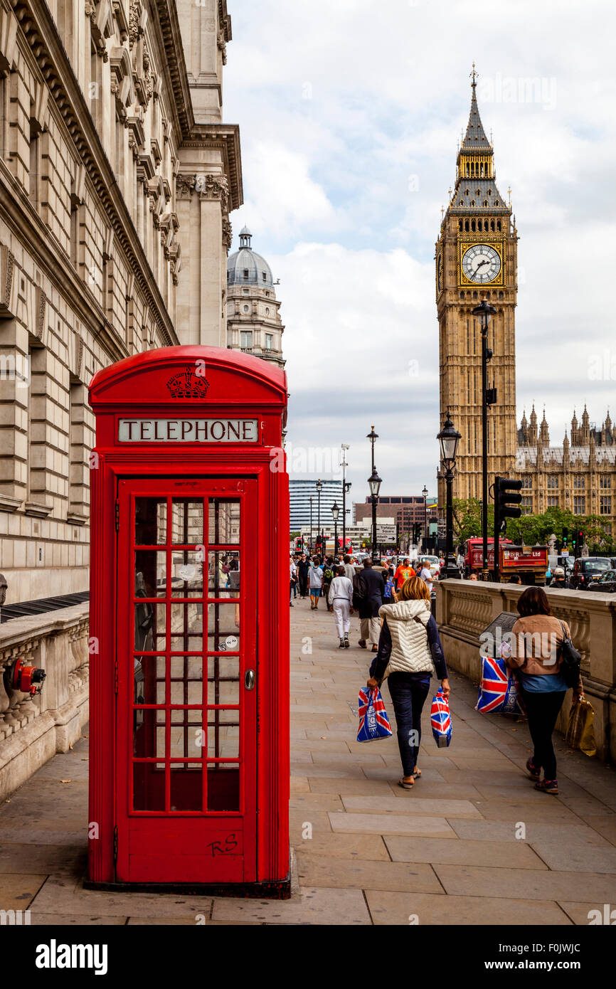 Une boîte de téléphone rouge traditionnel et Big Ben, Londres, Angleterre Banque D'Images