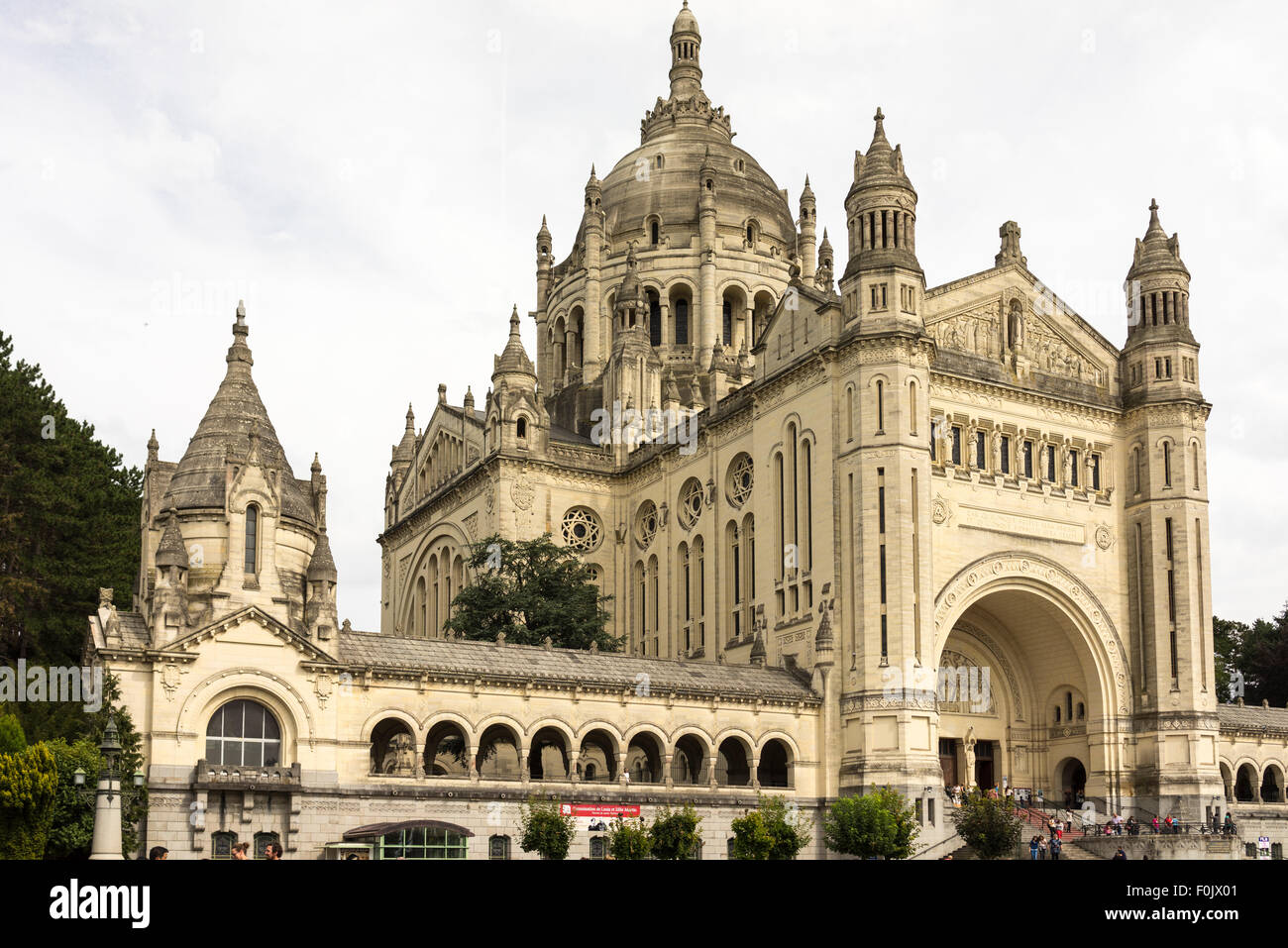 Basilique de lisieux Banque de photographies et d’images à haute