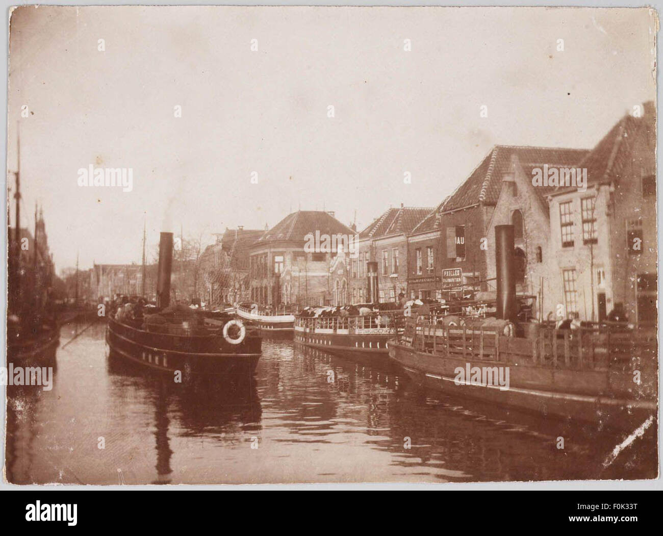Luttik Oudorp est une rue d'Alkmaar, aux pays-Bas, connue pour son charme historique et ses environs pittoresques. L'expression 'rechtenvrij' indique que l'image est libre d'utilisation sous des conditions libres de droits d'auteur. Banque D'Images
