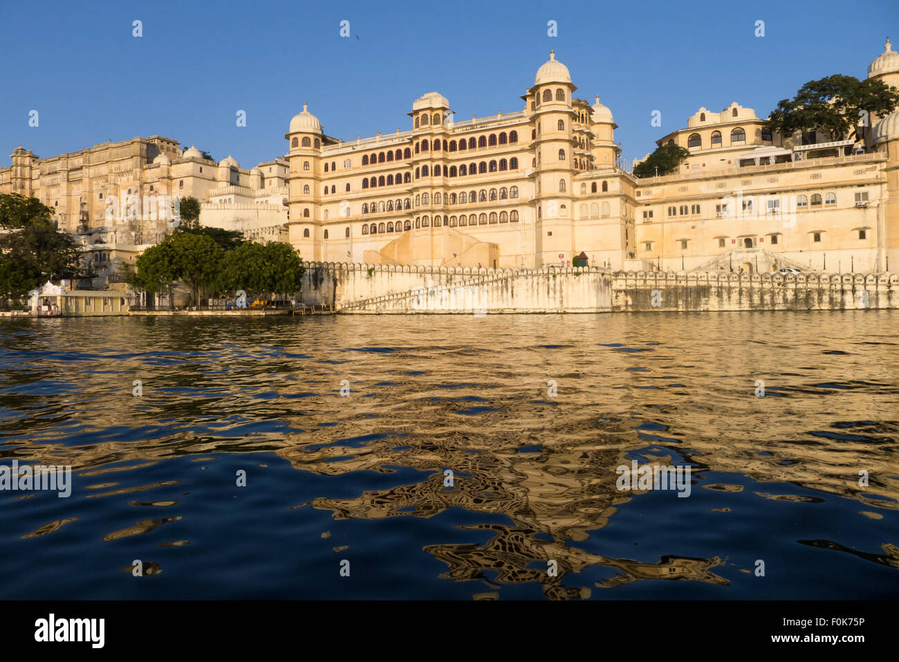 Udaipur, Rajasthan, Inde. Palais de la ville. Fateh Prakash Palace et l'hôtel. Banque D'Images