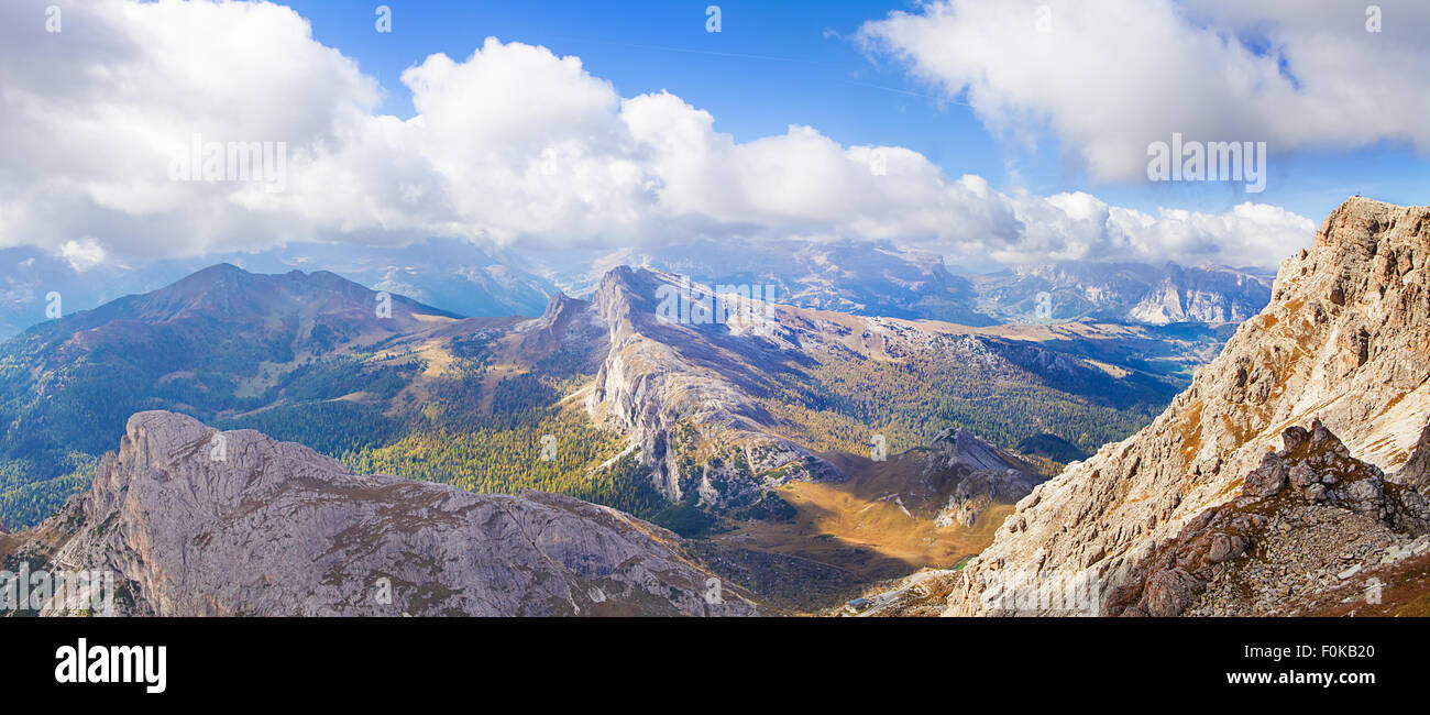 Vue depuis le mont Lagazuoi, chemin Falzarego, Dolomites Banque D'Images