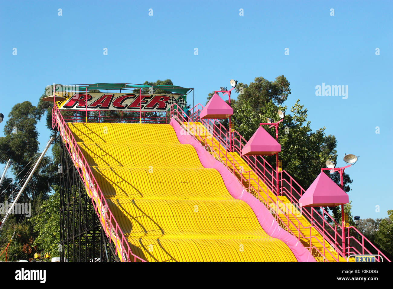 Faites glisser la famille en été amusement park Banque D'Images
