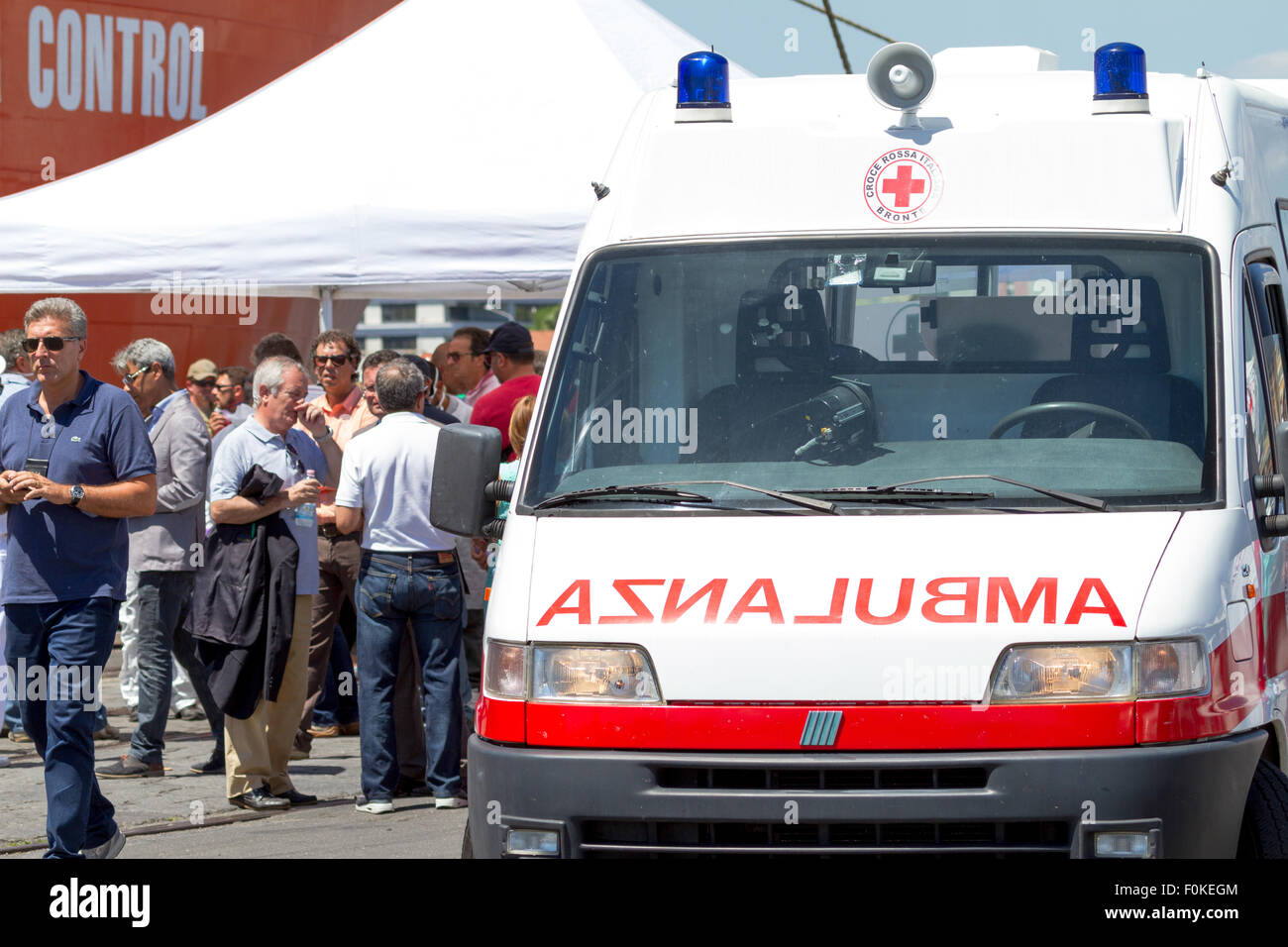 Catane, Italie. 17 août, 2015. La Croix Rouge italienne. Credit : Simone Genovese/Alamy Live News Banque D'Images