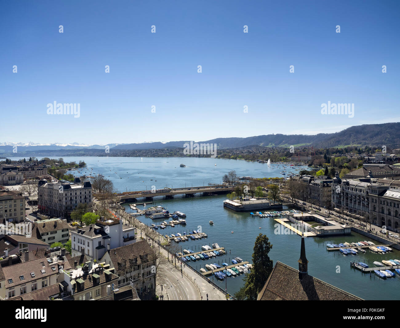 La Suisse, Zurich, la Limmat, le lac de Zurich, les Alpes en arrière-plan Banque D'Images