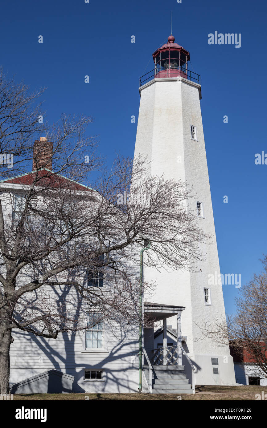 Sandy Hook jusqu'à Fort Hancock, New Jersey, est le plus ancien phare de travail aux États-Unis. Banque D'Images