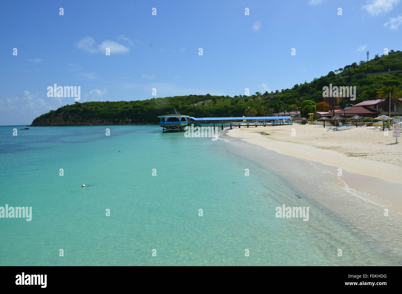 Antigua, voyage, plage, côte, island, vacances, Caraïbes, mer, sable, tropical, tranquille, de l'océan, le ciel, l'été, bleu, vue, barbu Banque D'Images