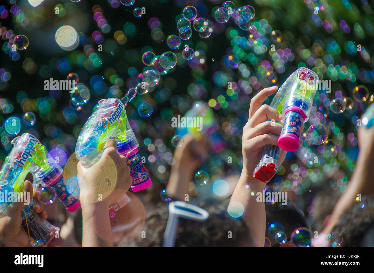 Des millions de bulles flotter dans l'air à New York City's buble annuel de tirs dans la région de Union Square Park. Banque D'Images