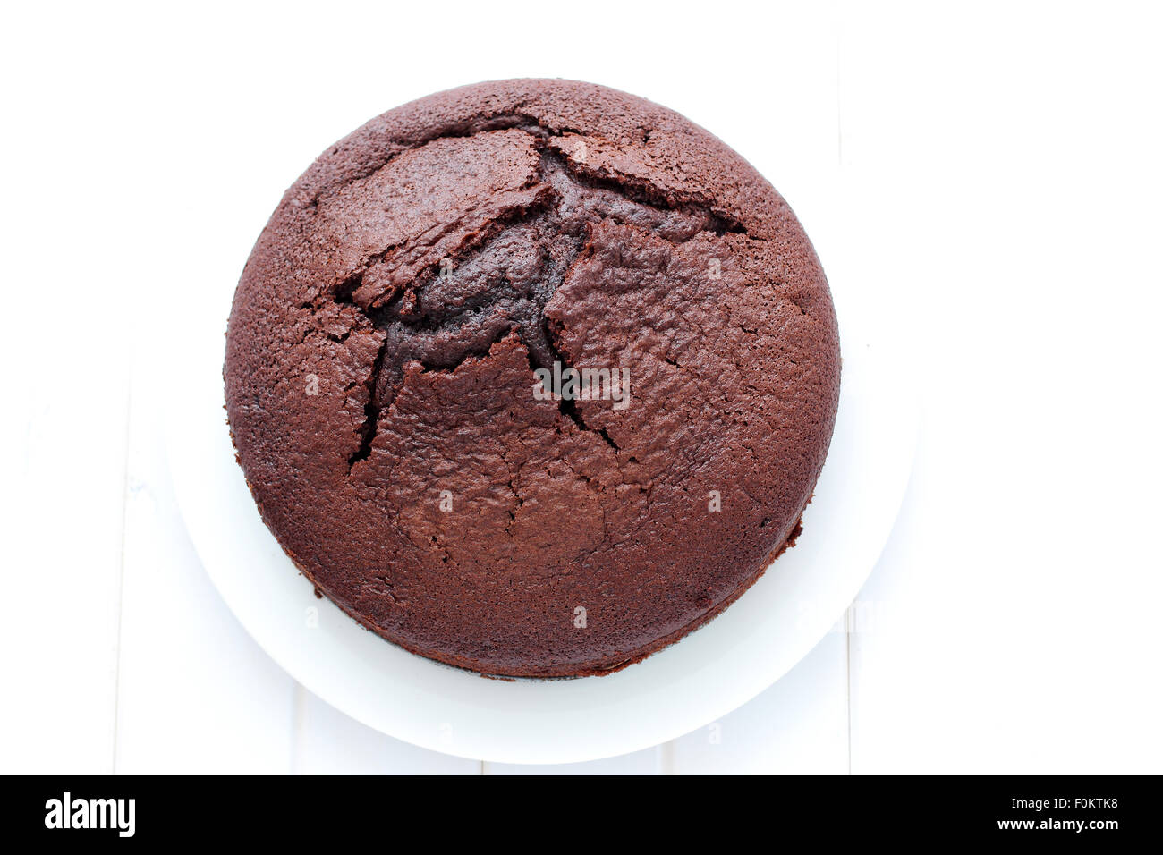 Des petits gâteaux au chocolat dans un moule avec une fissure sur le gâteau  Photo Stock - Alamy