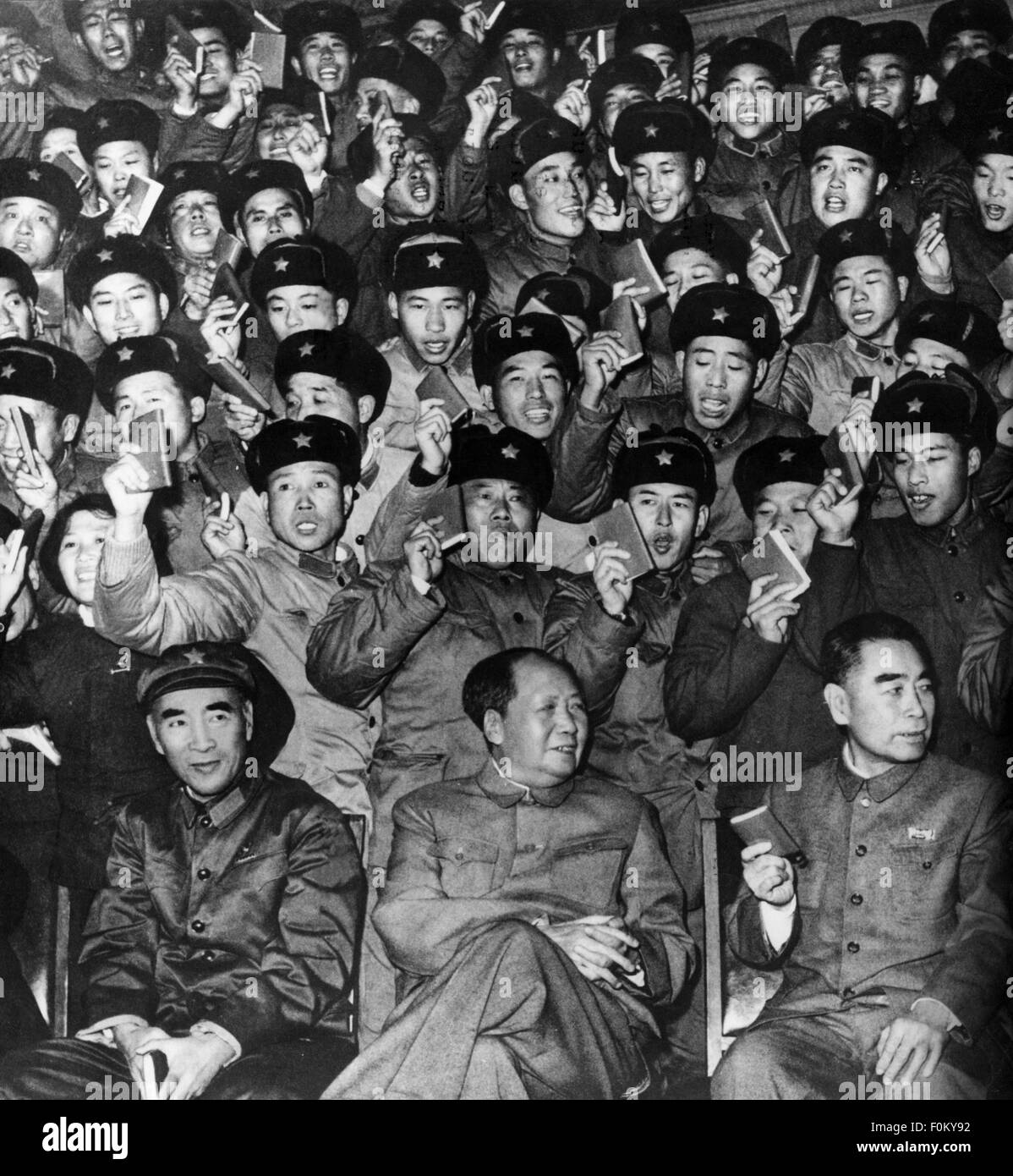 Mao Zedong, 26.12.1893 - 9.9.1976, politicien chinois, demi-longueur, avec Lin Biao, Zhou Enlai, premier congrès des militants, 3.12.1967, Banque D'Images