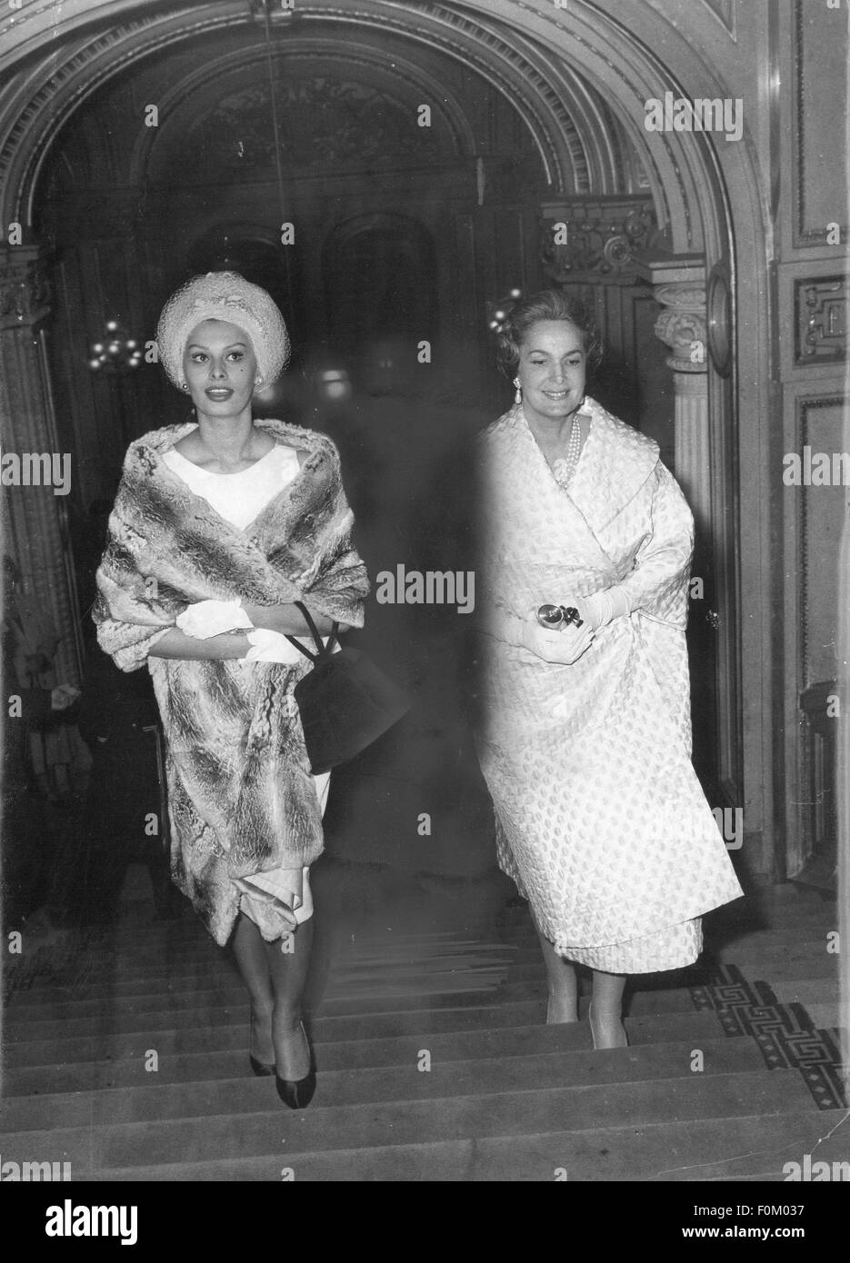 Loren, Sophia, * 20.9.1934, actrice italienne, pleine longueur, avec le Begum Aga Khan, années 1950, Banque D'Images