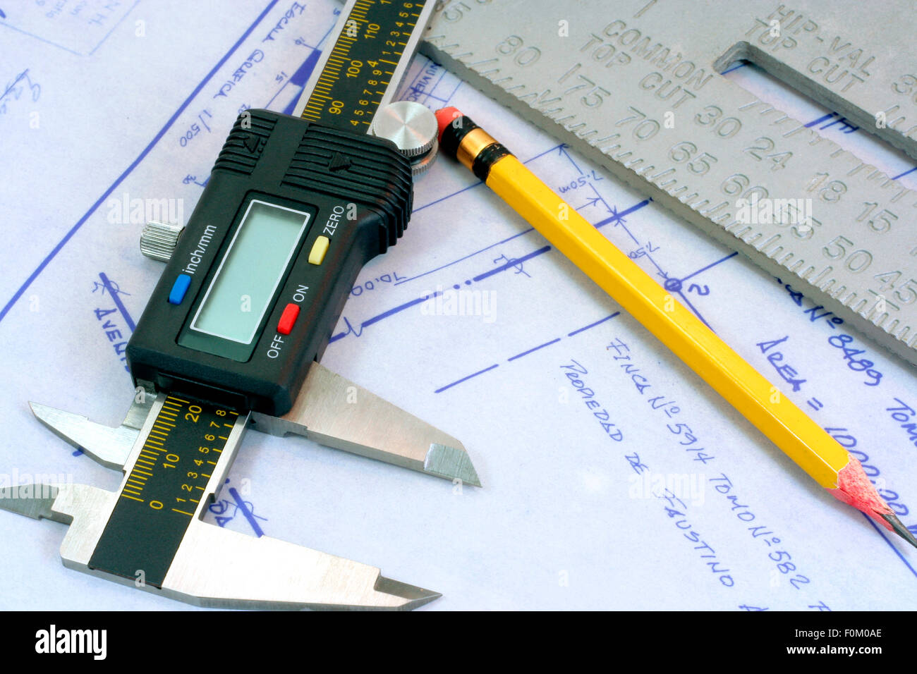 Digital étrier sur les plans de construction Banque D'Images