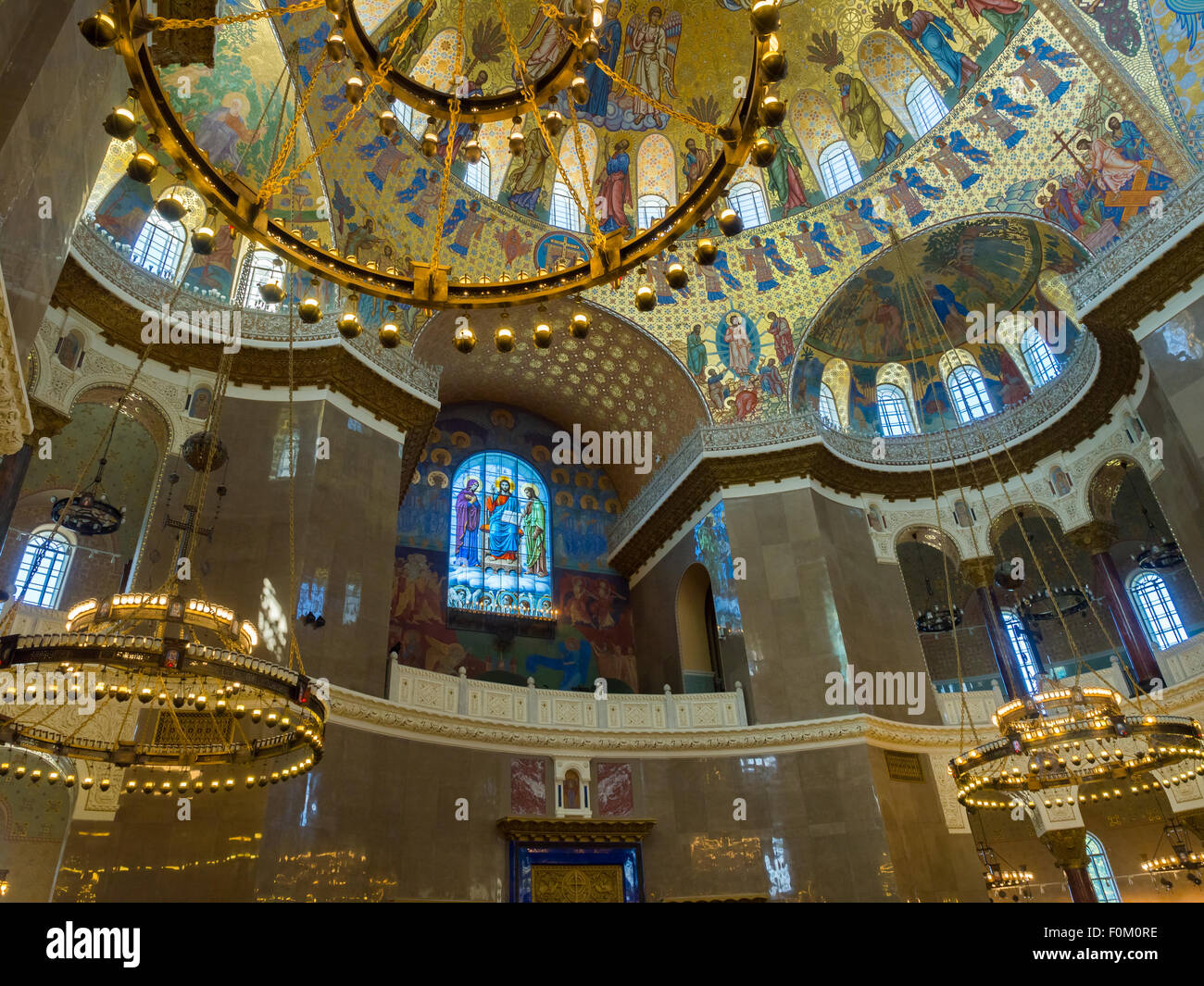 KRONSTADT, Russie - le 21 juillet 2015 : néo-byzantin de l'intérieur décoration de la Cathédrale Orthodoxe Russe de la Marine de Saint Nicholas. Banque D'Images