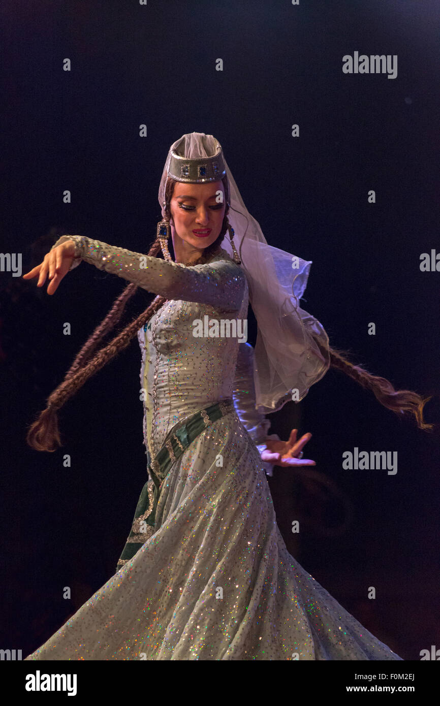 Ballet national de Géorgie à l'exécution de pyramides, Le Caire, Egypte Banque D'Images