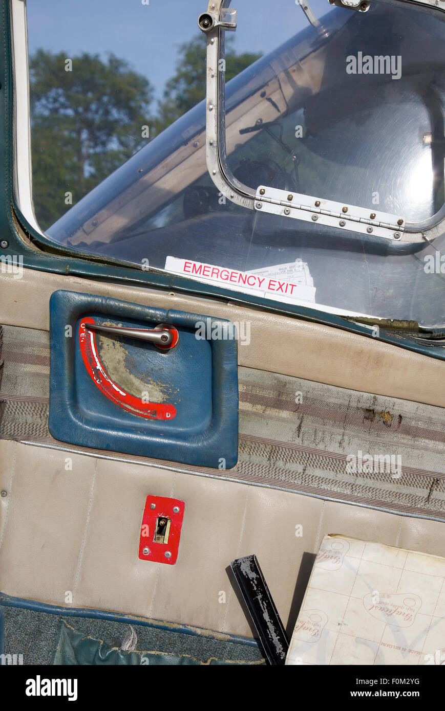 Détail du cockpit d'un avion de petite vieille photographié dans la Moremi Game réservés au Botswana Banque D'Images