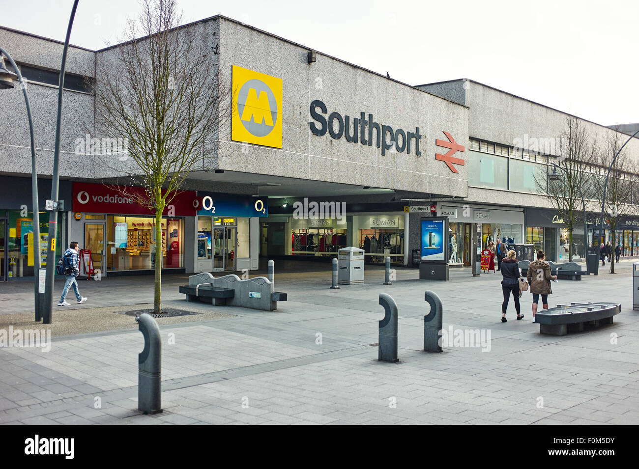 La gare de Southport et metroline Banque D'Images