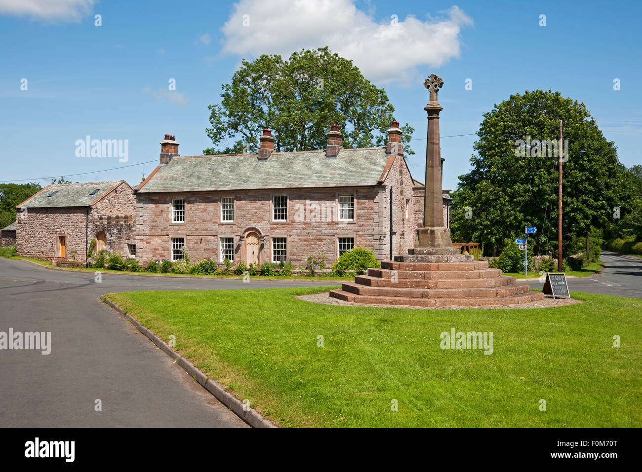 Village Green en été Greystoke près de Penrith Cumbria England UK Royaume-Uni GB Grande Bretagne Banque D'Images