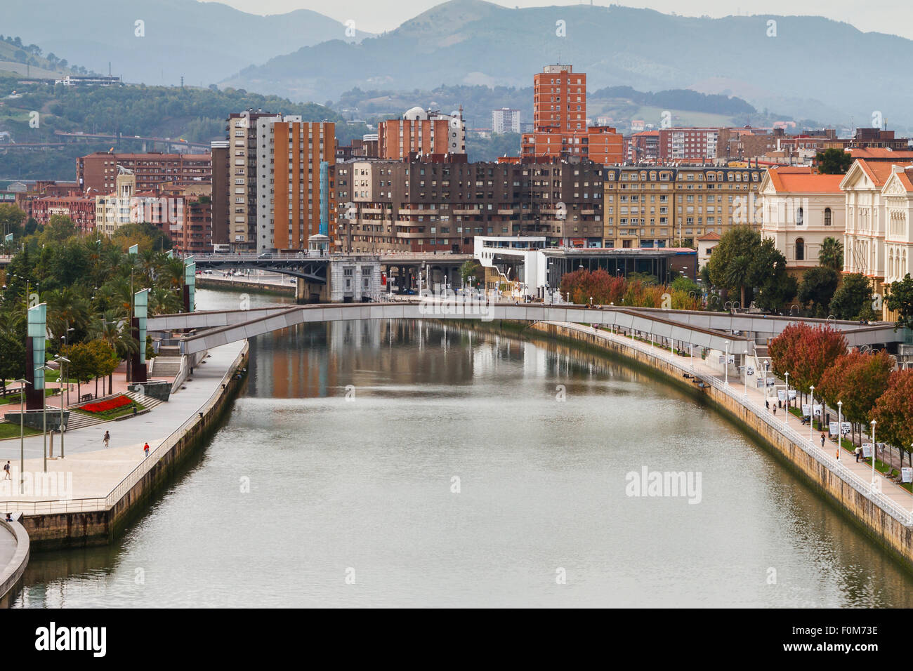 Passerelle Pedro Arrupe et rivière Nervion. Bilbao, Biscaye, Espagne, Europe. Banque D'Images