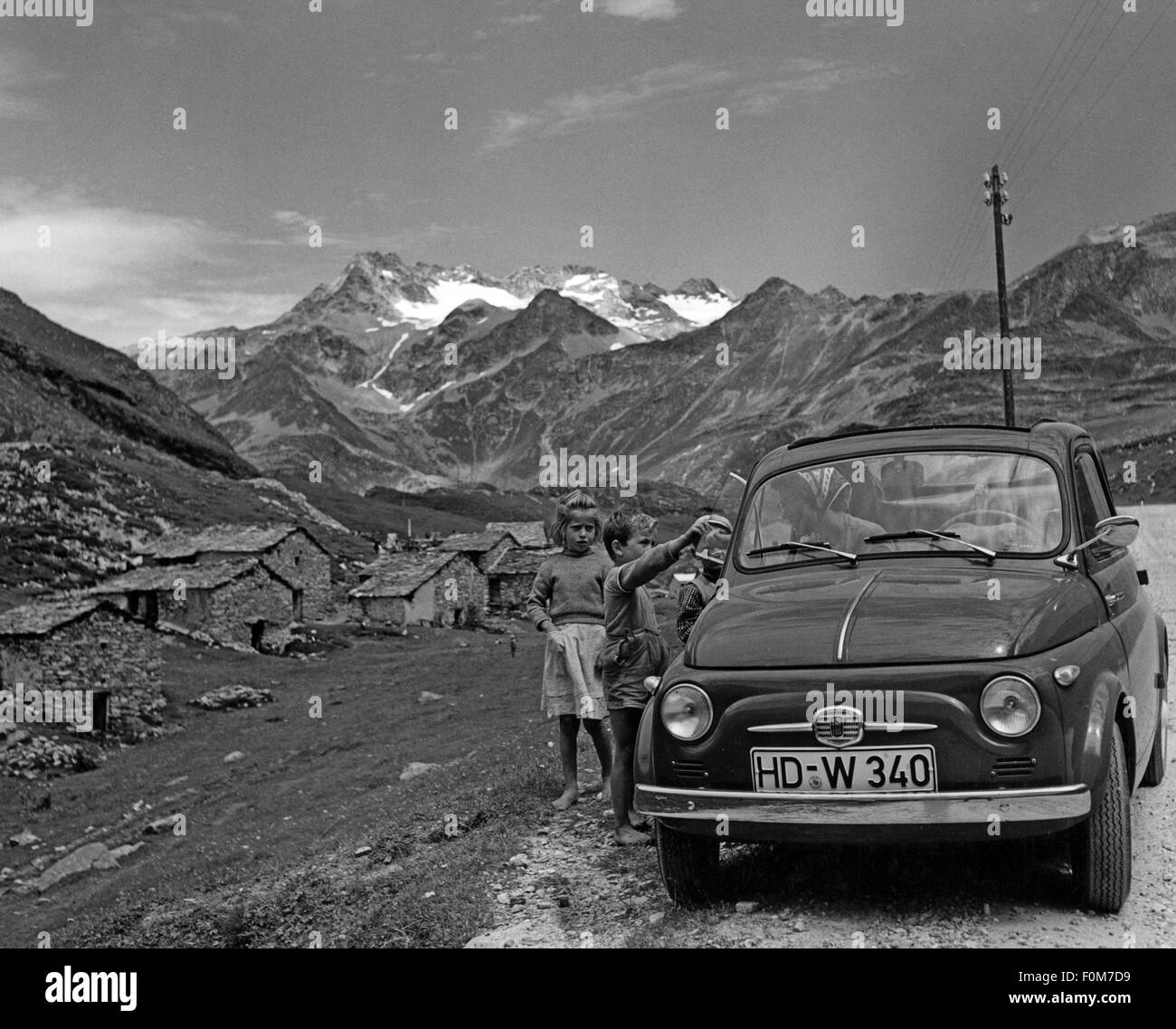 Transport / transport, voiture, variantes de véhicule, Fiat Nuova 500,dans les montagnes, touriste allemand de Heidelberg, Splügen Pass, province Sondrio,Lombardia, 1961,Passo dello Spluga, montages, montage, montagnes, Alpes, véhicule, véhicules, voiture automobile, automobile, voiture automobile, automobile, voitures de tourisme, voitures, voitures de tourisme, voitures de tourisme, voitures de sauvetage, voitures de tourisme, enfants, voitures, voitures de voyage, voitures, enfants, voitures, voitures de voyage, voitures, voitures de voyage, enfants, voitures, voitures, voitures, voitures de voyage, voitures de voyage, voitures, voitures, voitures, voitures de voyage, voitures, voitures, enfants, voitures, voitures, voitures de voyage, enfants, voitures, voitures, voitures de voyage, voitures, voitures de voyage, voitures, voitures, voitures, voitures Banque D'Images