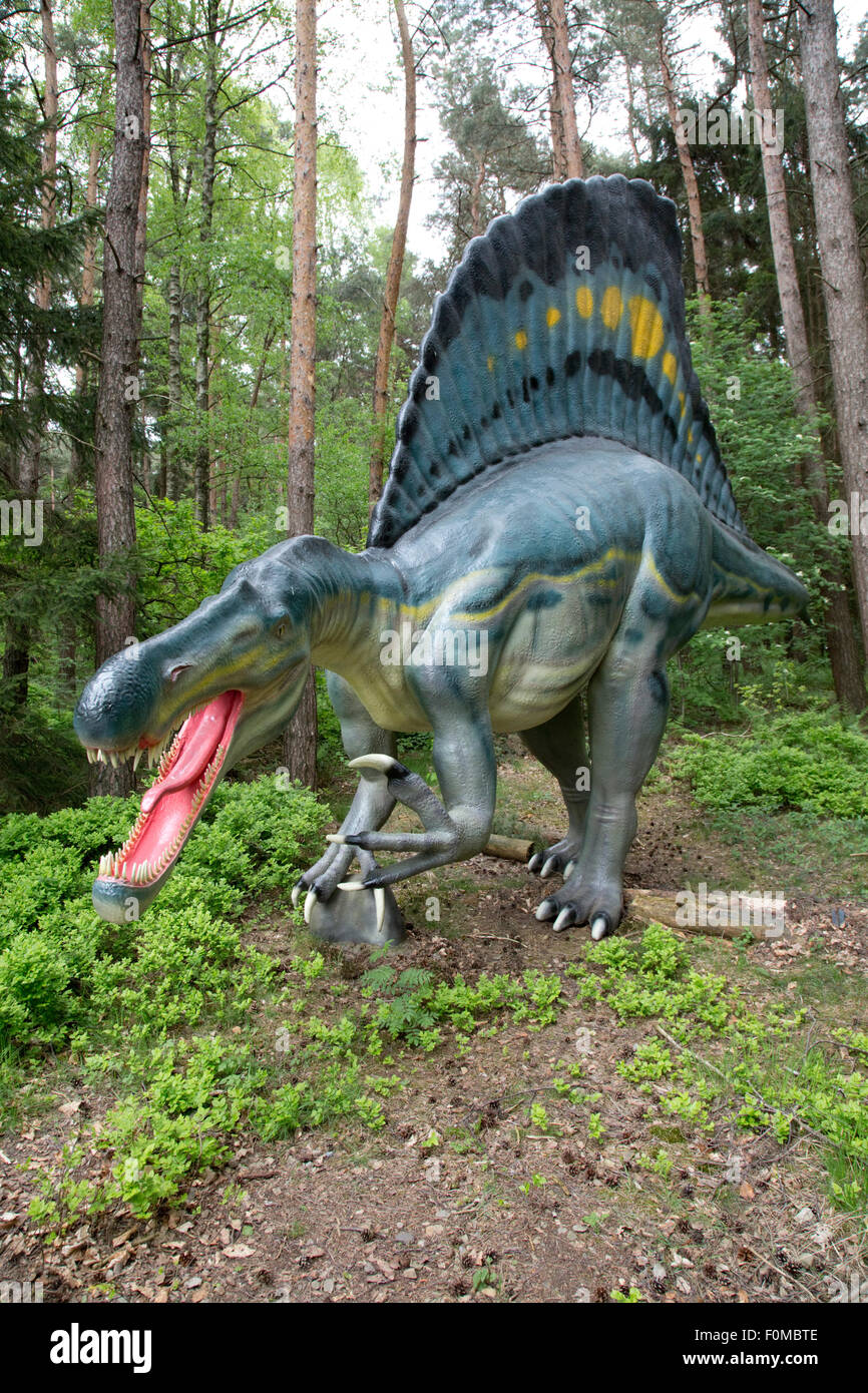 Afrique du Nord disparu Spinosaurus théropode Dinosaurier crétacé Park Allemagne Banque D'Images