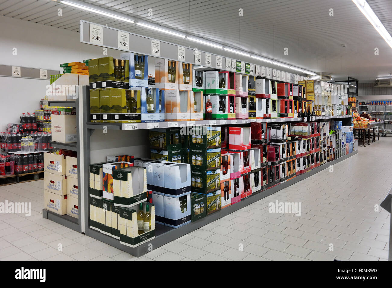 Boissons alcoolisées l'article d'un supermarché discount Aldi en Allemagne Banque D'Images