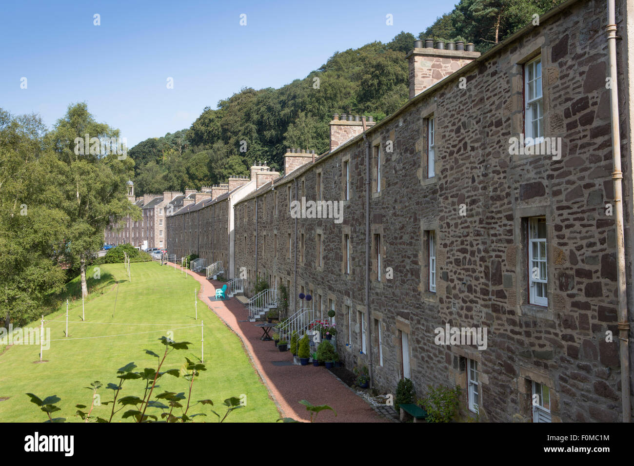 Maisons de travailleurs à New Lanark, un village de moulin en coton du XVIIIe siècle construit par David Dale et dirigé sur les principes de l'illumination de Robert Owen Banque D'Images