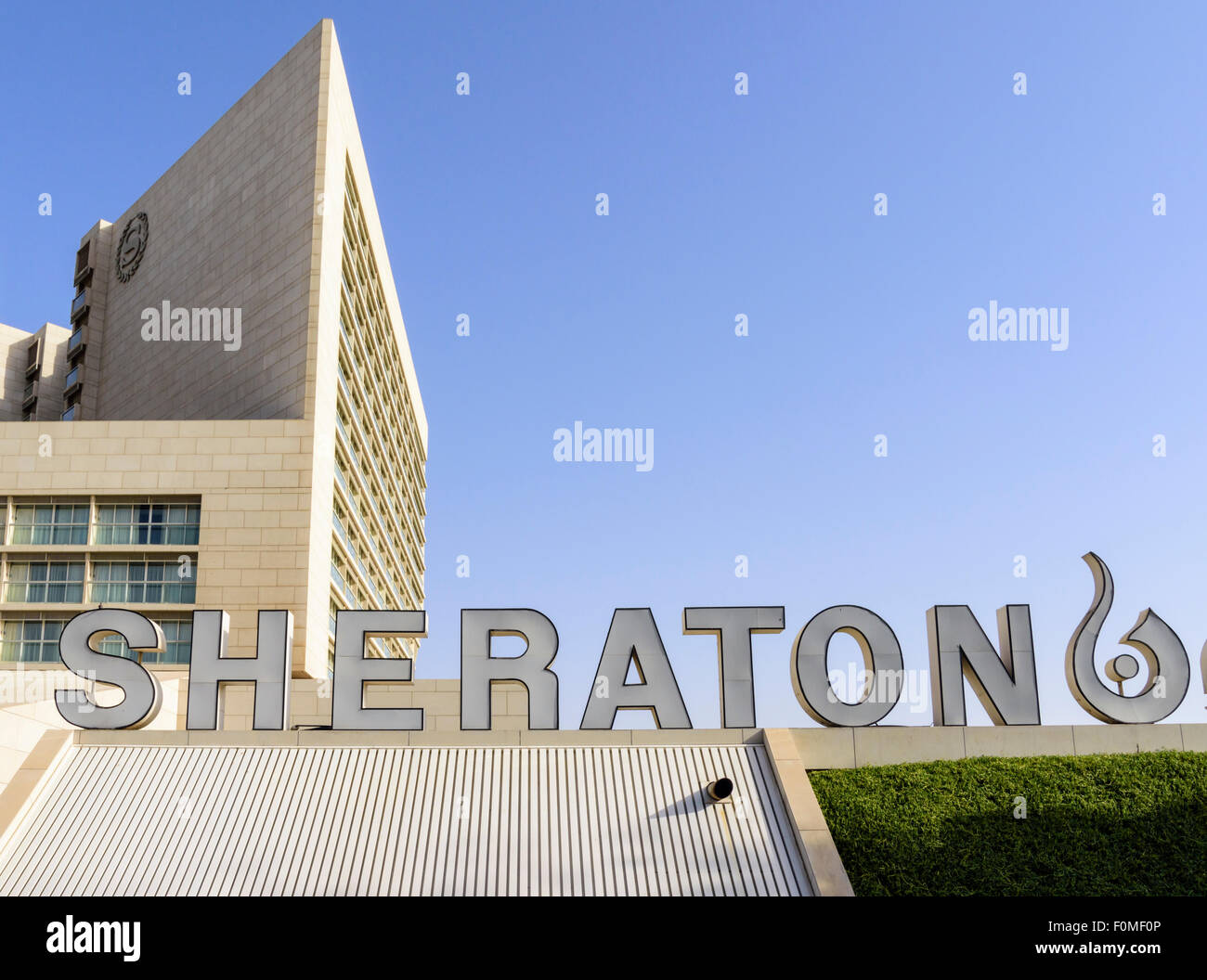 Sheraton Hotel sign, Sheraton Dubai Creek Hotel & Towers, Deira, DUBAÏ, ÉMIRATS ARABES UNIS Banque D'Images