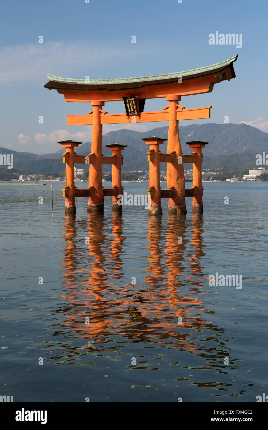 Le Miyajima de torii flottant d'Itsukushima, île de Miyajima, dans l'ouest de Honshu, Japon, Asie Banque D'Images