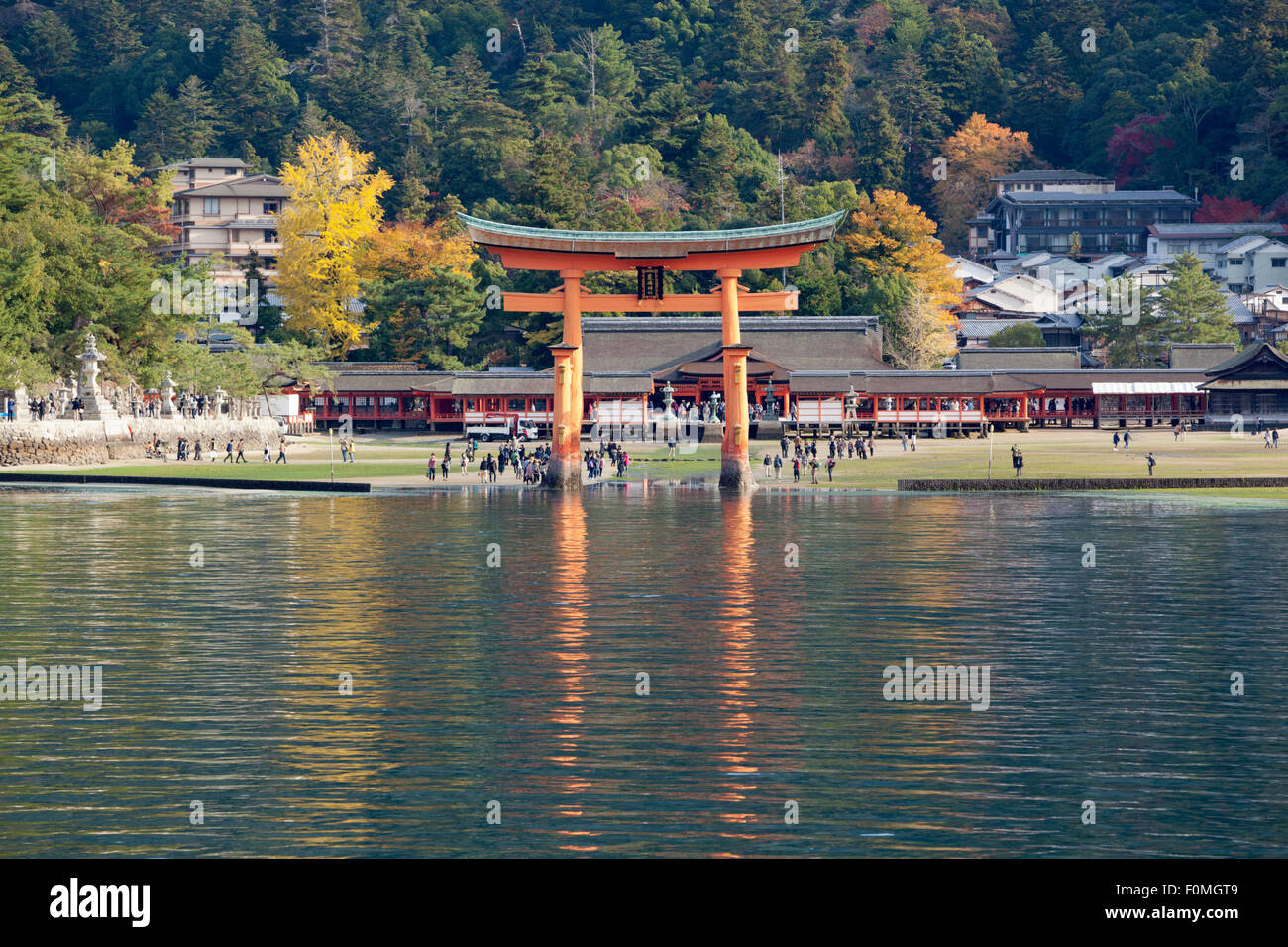 Le Miyajima de torii flottant d'Itsukushima, île de Miyajima, dans l'ouest de Honshu, Japon, Asie Banque D'Images