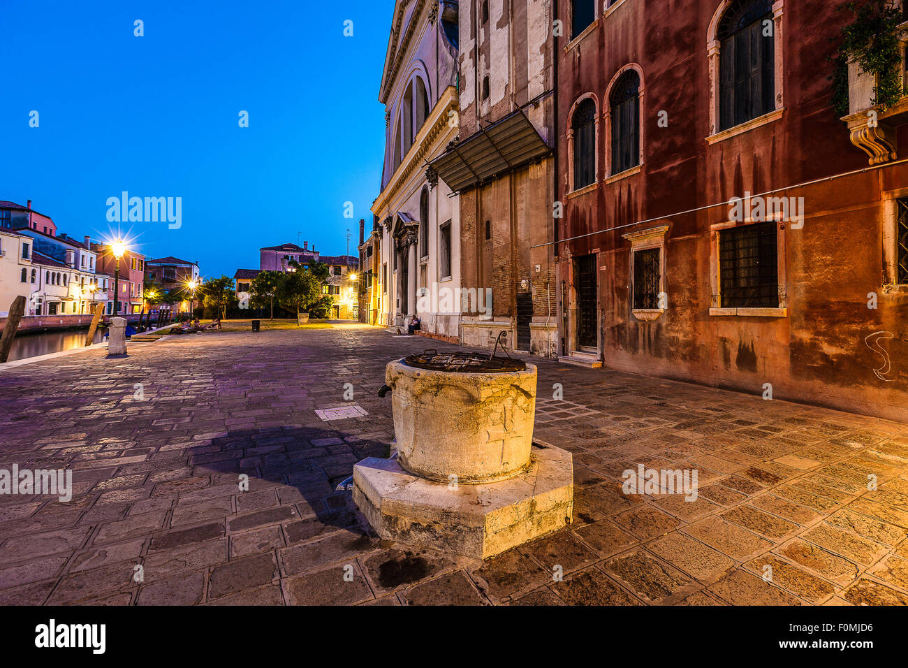 Venezia / Campo S. Trovàso / Venise Banque D'Images