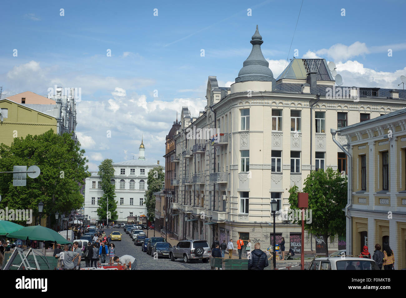 L'UKRAINE, KIEV - 16 mai, 2015 : Andriyivsky uzviz (célèbre rue touristique), Kiev, Ukraine Banque D'Images