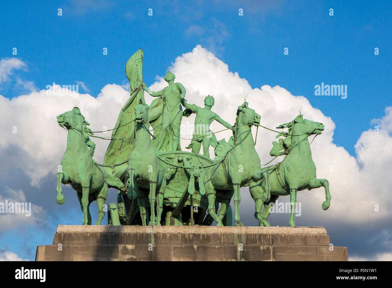 Détail de l'Arc de Triomphe au Parc Cinquantenaire à Bruxelles, Belgique par une journée claire Banque D'Images