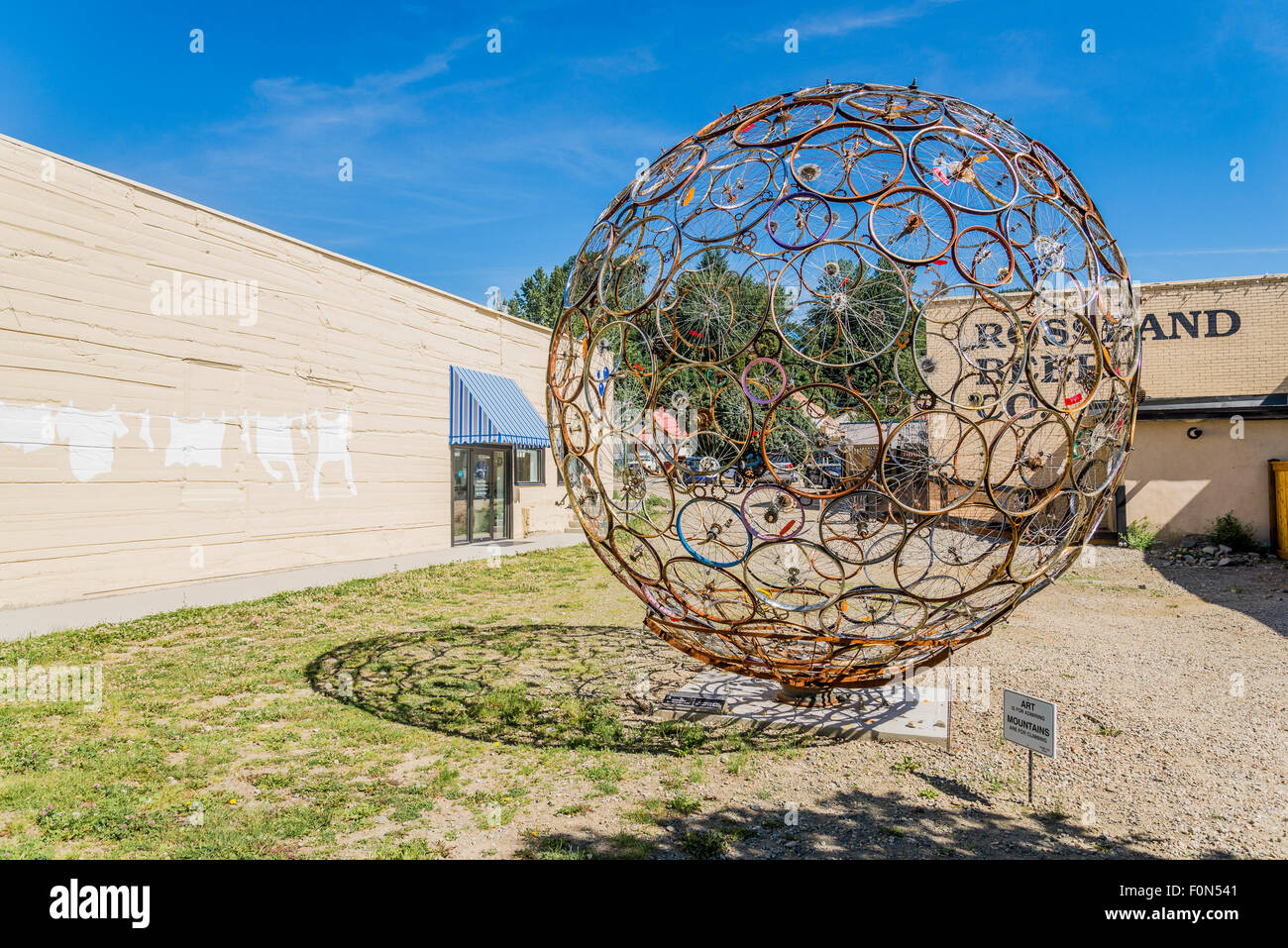 Roue de bicyclette sculpture, Rossland, Colombie-Britannique, Canada Banque D'Images