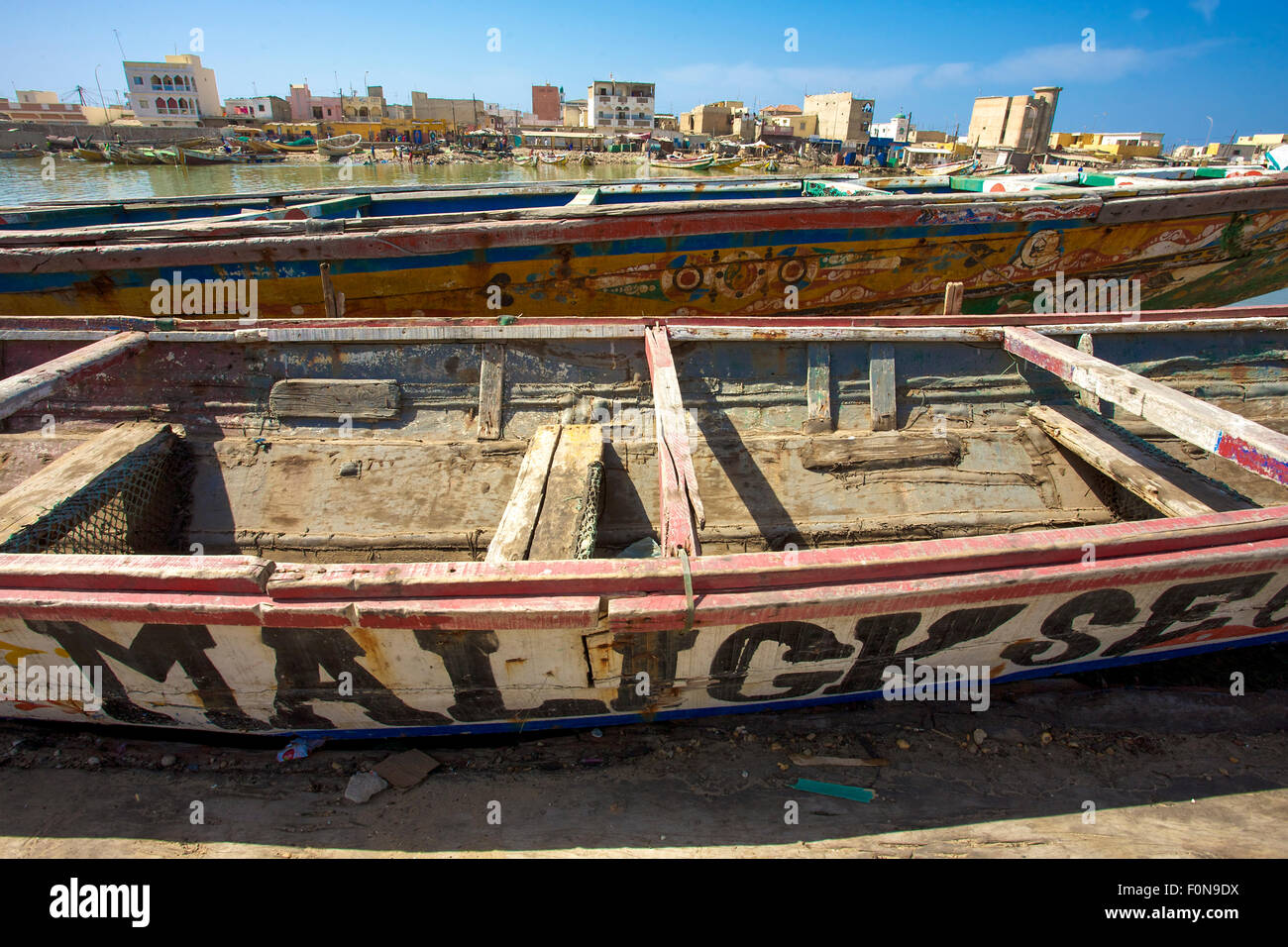 Bateaux de pêche dans le port de Saint Louis au Sénégal Banque D'Images