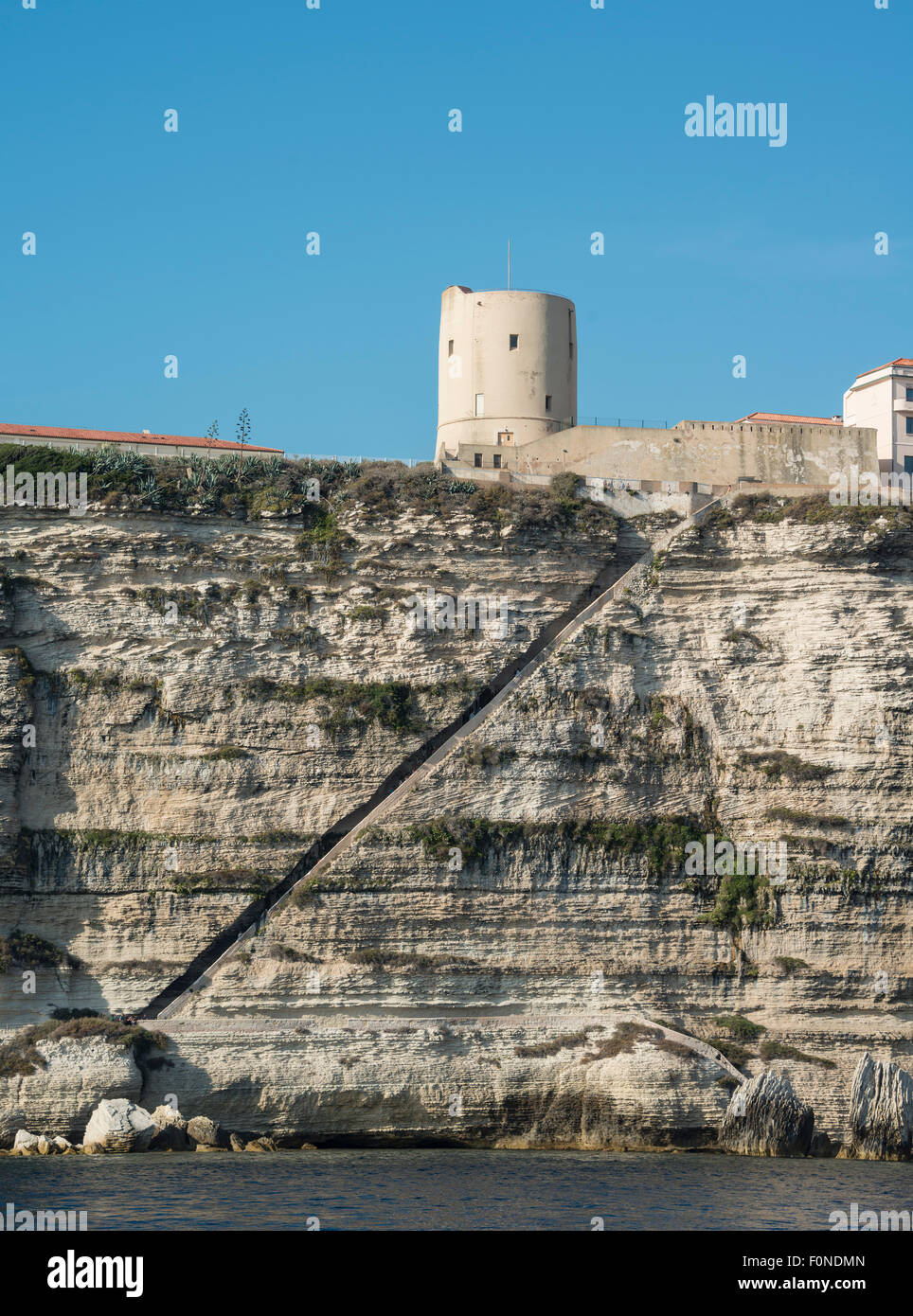 Escalier du roi d'Argonia, falaises de craie, Bonifacio, Corse, France Banque D'Images