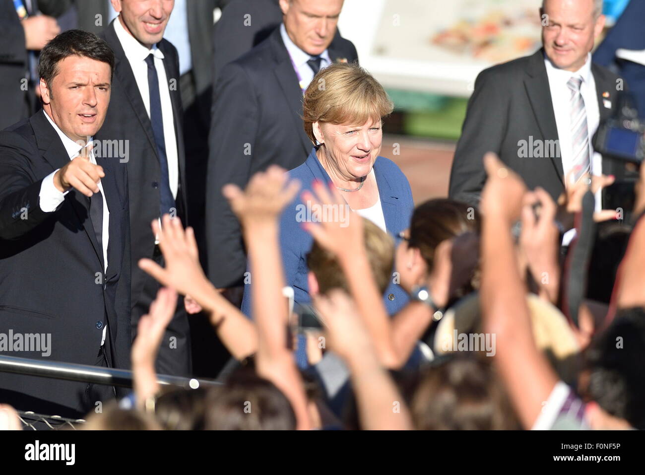 La chancelière allemande Angela Merkel avec le premier ministre Matteo Renzi . L'Expo 2015. Milan. L'Italie. 17/08/2015 Banque D'Images