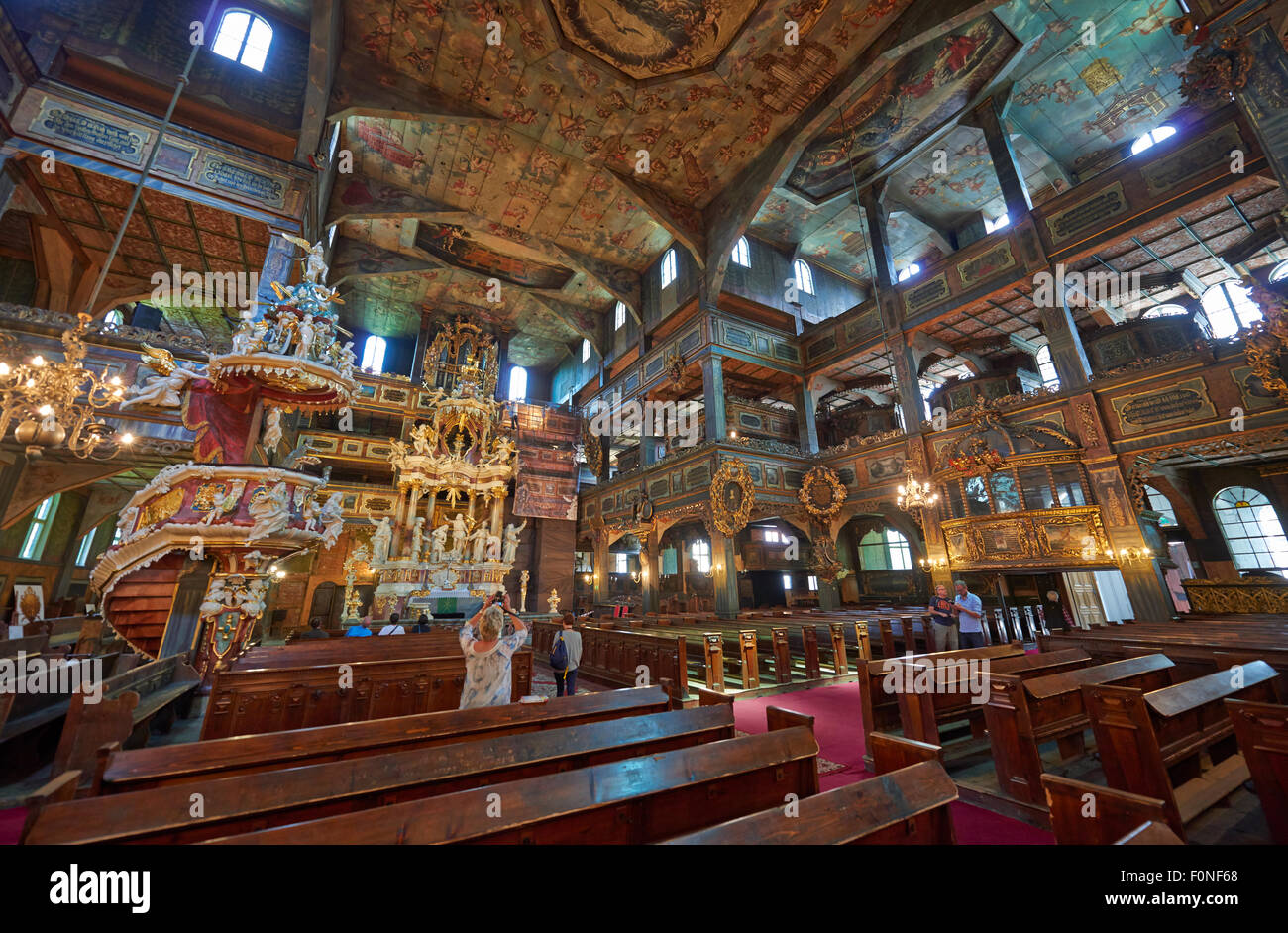 Tourné de l'intérieur de l'Église protestante en bois magnifiquement décoré de la paix en Swidnica, du patrimoine culturel mondial de l'UNESCO, Pologne Banque D'Images