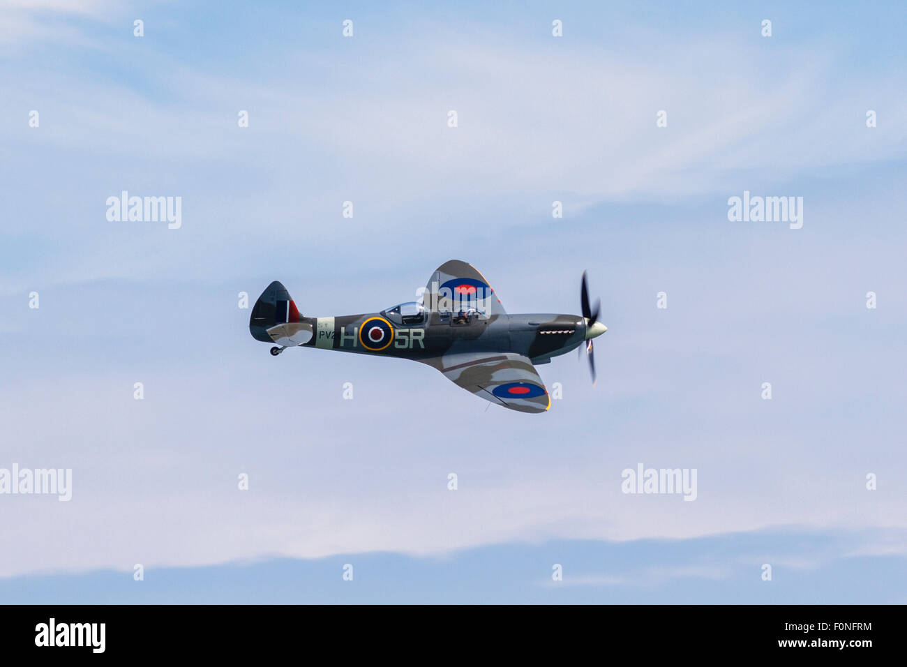 Spitfire au-dessus de l'East Sussex au spectacle aérien d'Eastbourne, le 14 août 2015, England, UK Banque D'Images