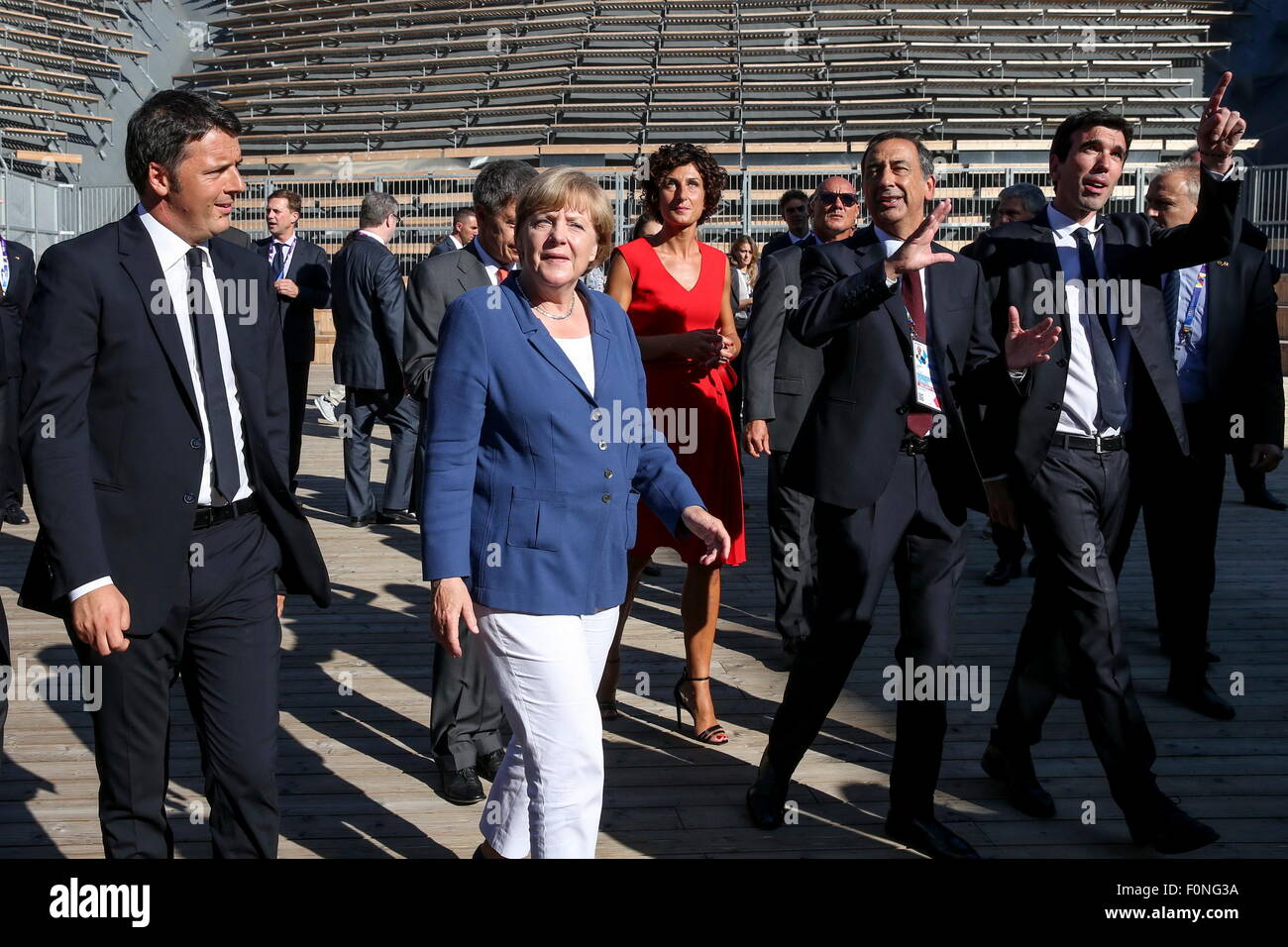 La chancelière allemande Angela Merkel avec le premier ministre Matteo Renzi . L'Expo 2015. Milan. L'Italie. 17/08/2015 Banque D'Images