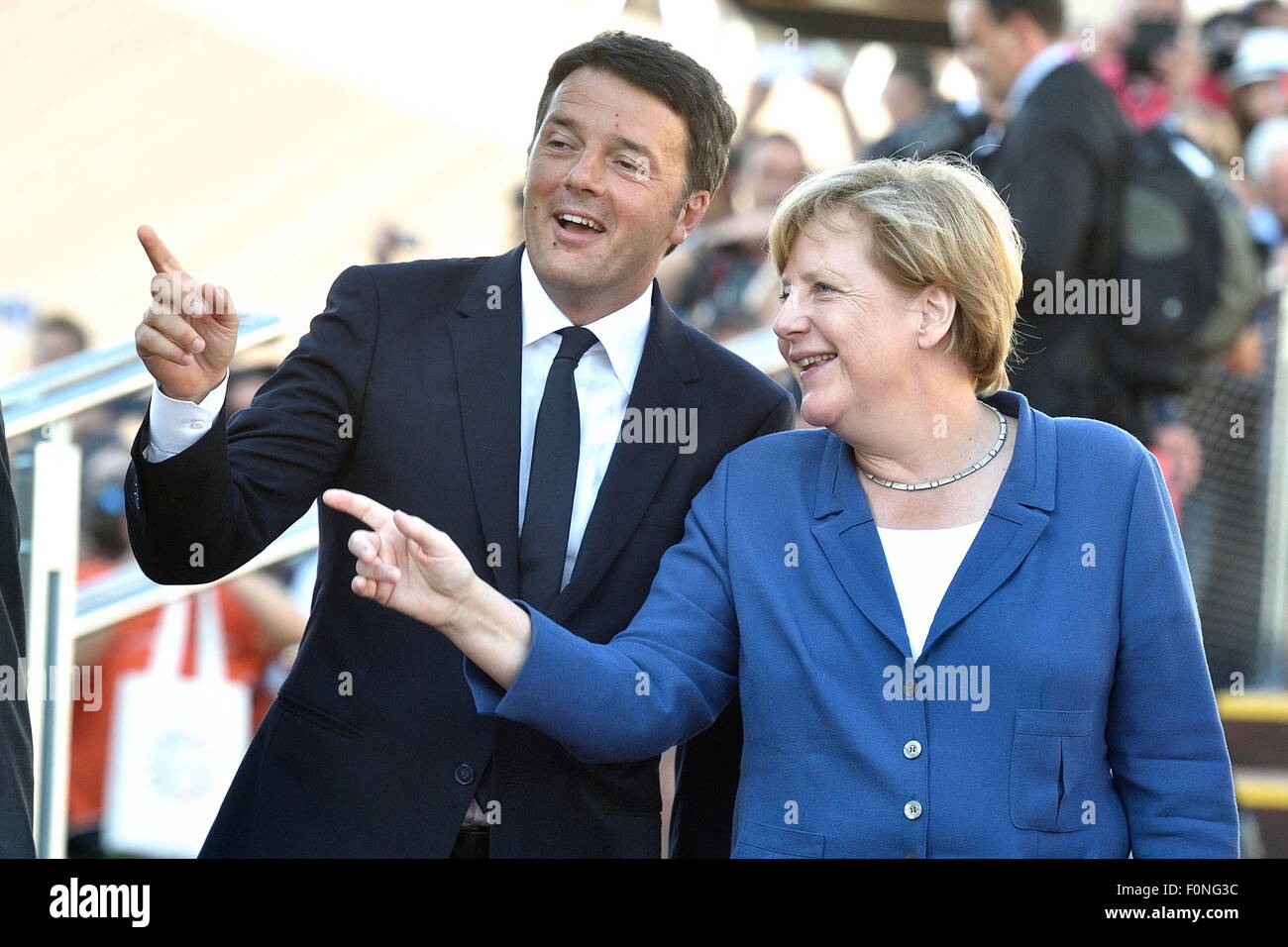 La chancelière allemande Angela Merkel avec le premier ministre Matteo Renzi . L'Expo 2015. Milan. L'Italie. 17/08/2015 Banque D'Images
