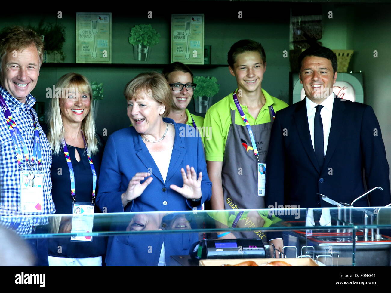 La chancelière allemande Angela Merkel avec le premier ministre Matteo Renzi . L'Expo 2015. Milan. L'Italie. 17/08/2015 Banque D'Images