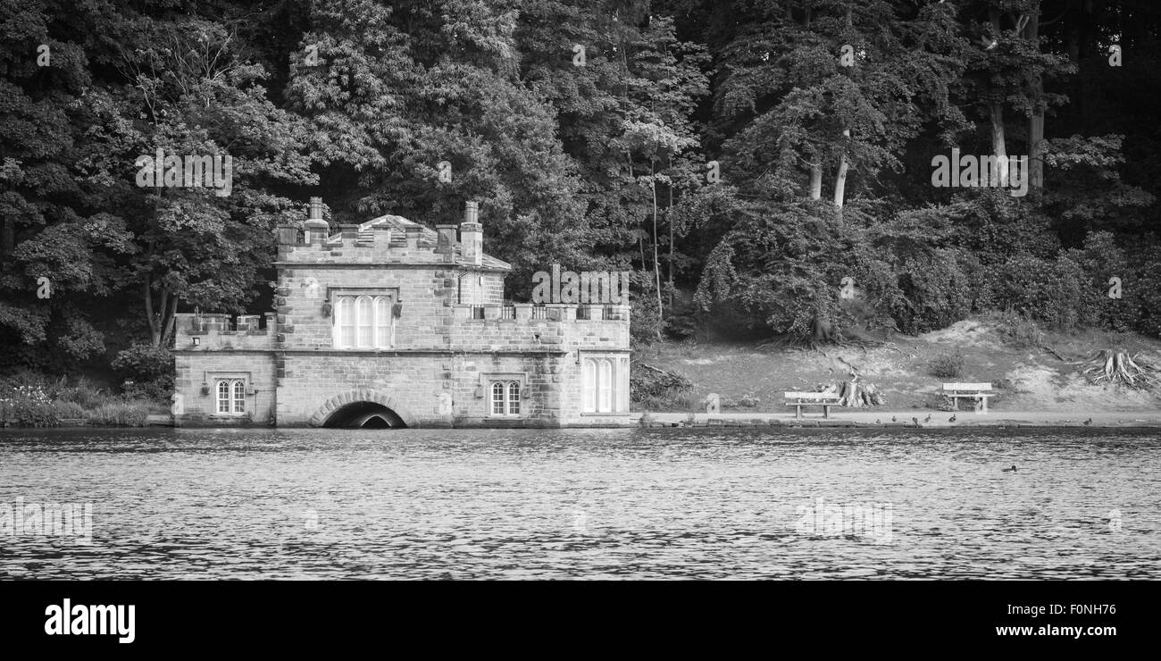 De l'image monochrome un hangar à Newmillerdam, Wakefield, Royaume-Uni. Banque D'Images
