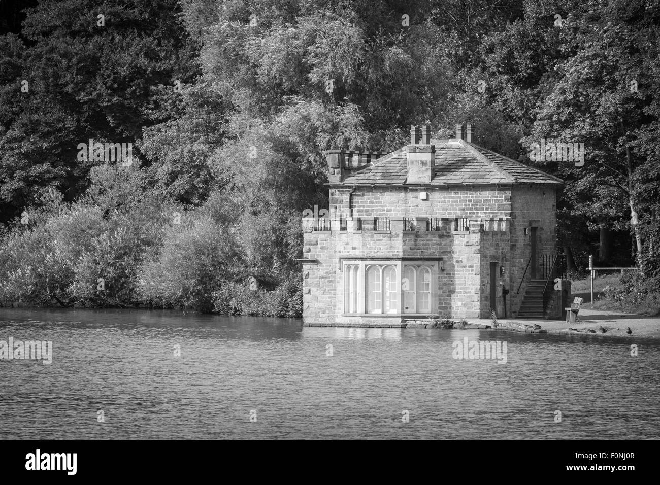 De l'image monochrome un hangar à Newmillerdam, Wakefield, Royaume-Uni. Banque D'Images