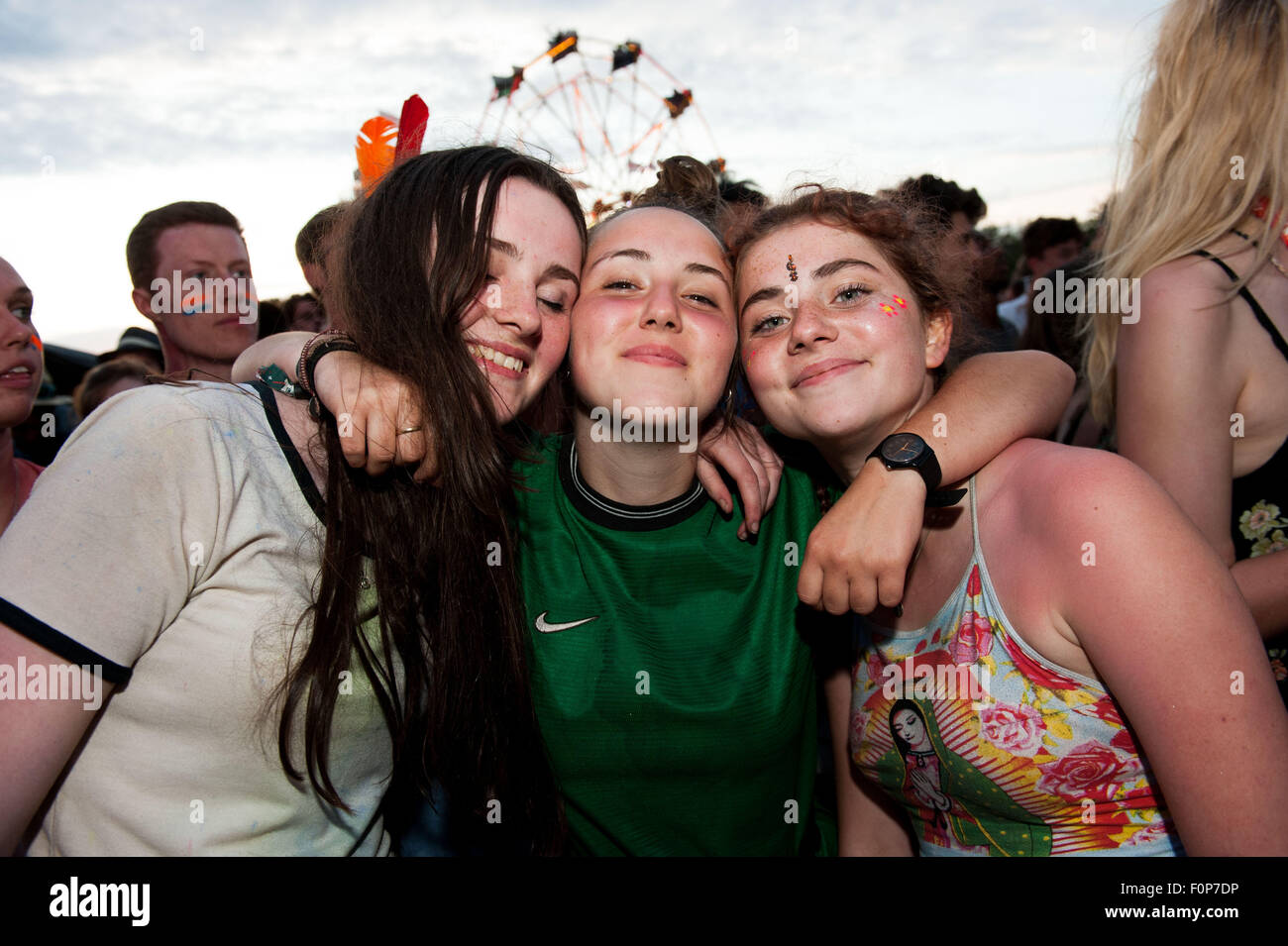 Adolescentes au Truck Festival, Oxfordshire, Grande-Bretagne Banque D'Images
