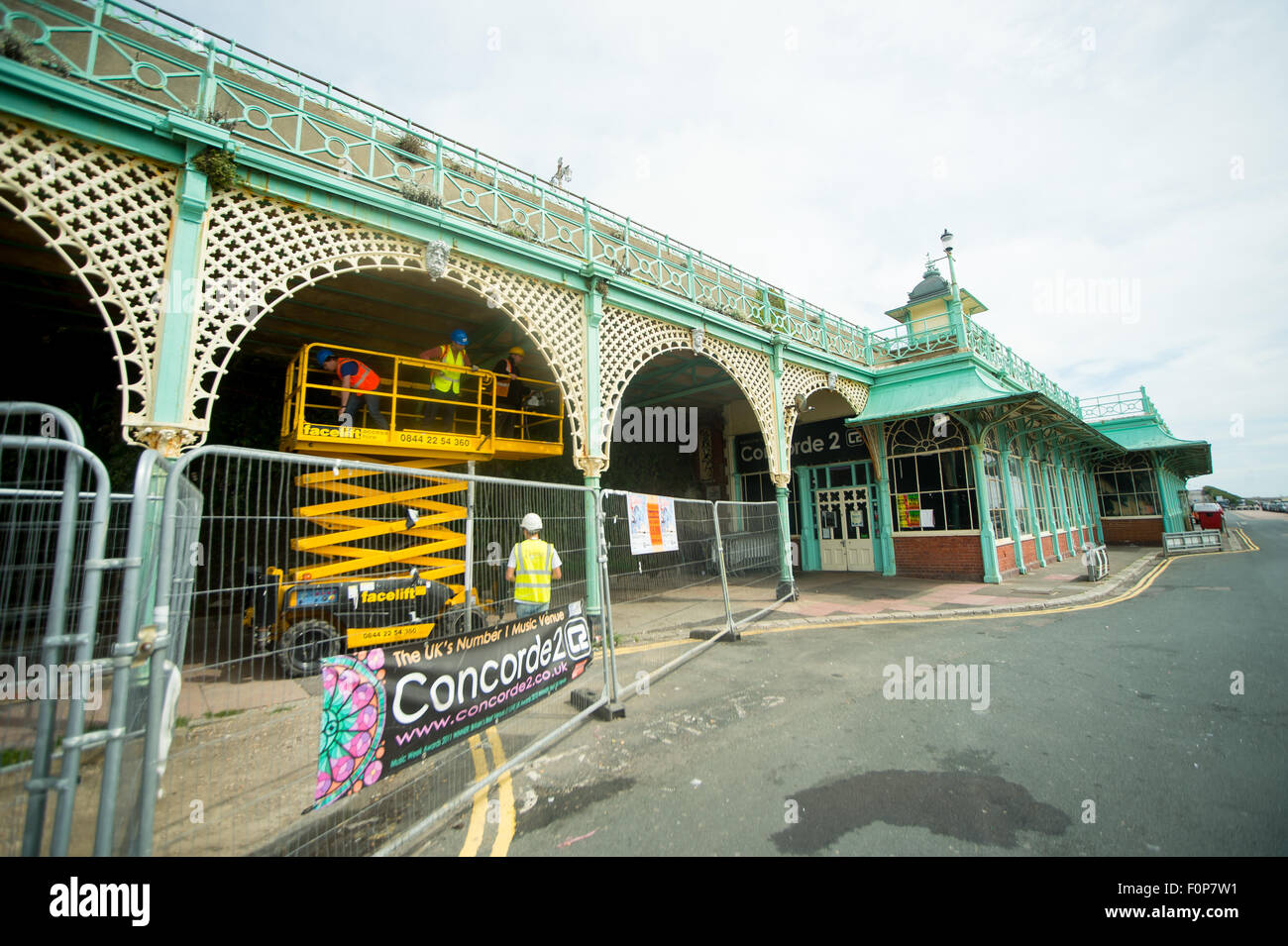 Coulisses de l'historique route de Madère à Brighton. Les célèbres arcades bas sur le front de route ont commencé à s'effondrer. Banque D'Images