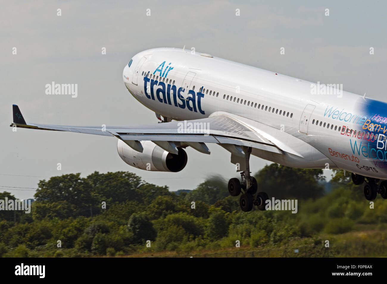 C-TP Air Transat Airbus A330-200 d'arrivées de l'aéroport de Manchester  england uk Photo Stock - Alamy